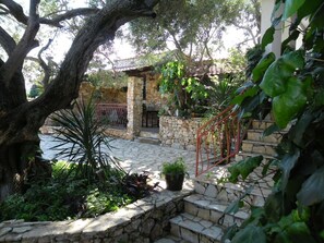 Studio (A1) | Courtyard