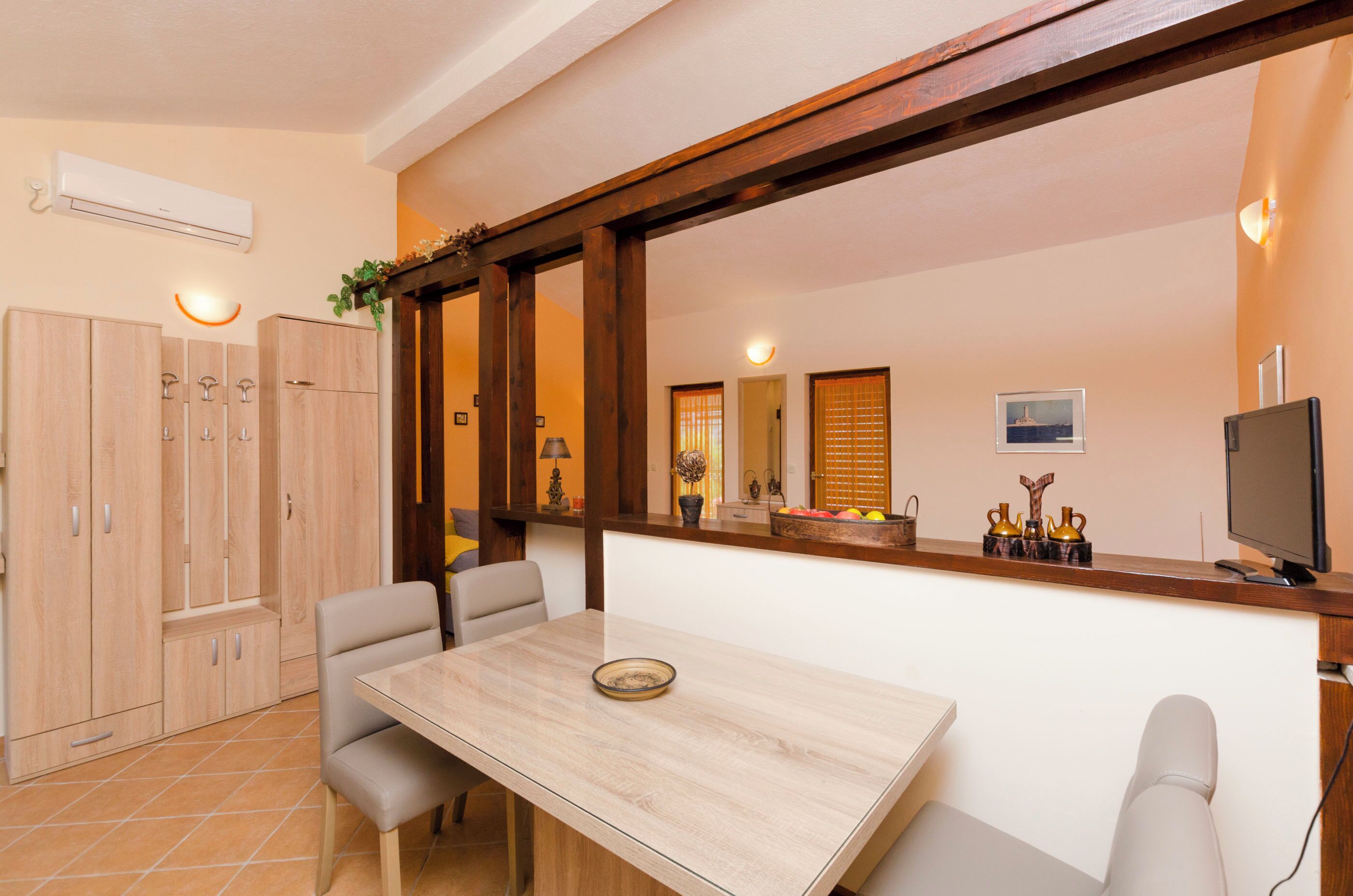 Studio (A2) | Private kitchen | Fridge, microwave, stovetop, electric kettle