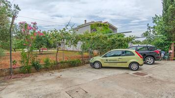 Ubetjent parkering (inkludert)