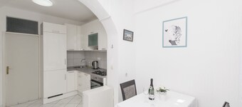 Apartments Tina Sea View