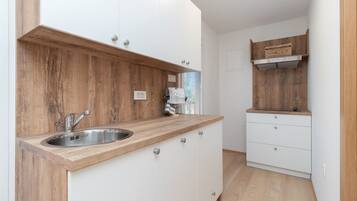 Bếp riêng | Tủ lạnh, bếp nấu, máy rửa bát, dụng cụ nấu nướng/bát dĩa/dao nĩa