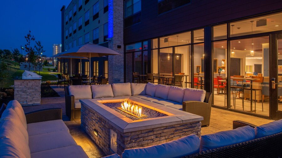 Holiday Inn Express & Suites Olathe West by IHG