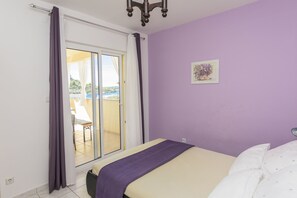 2 室のベッドルーム、WiFi (無料)、ベッドシーツ