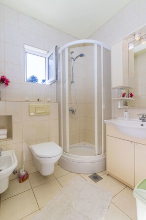 Apartamento (A3) | Baño | Ducha y secador de pelo