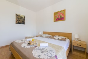 Apartment (A2) | Iron/ironing board, free WiFi, bed sheets