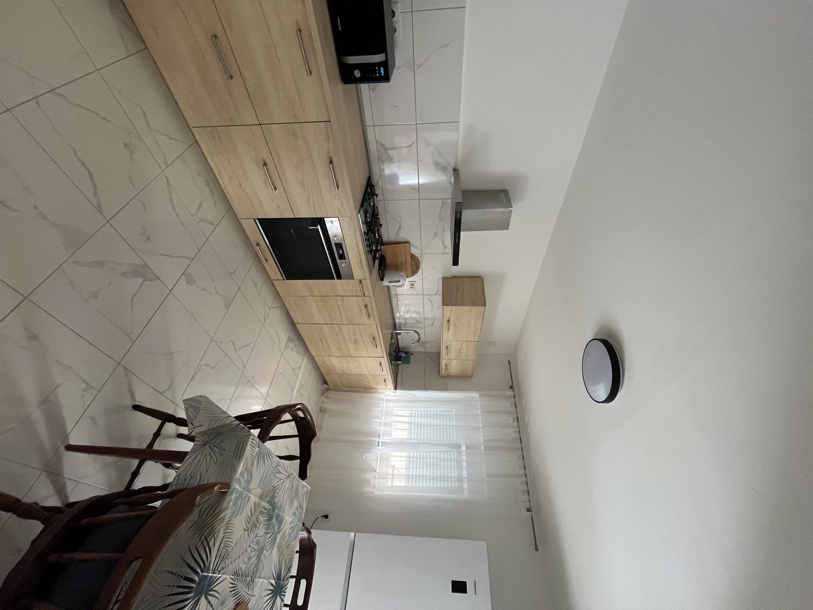 Căn hộ (A1) | Bếp riêng | Tủ lạnh, bếp nấu, ấm điện, dụng cụ nấu nướng/bát dĩa/dao nĩa 