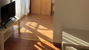 Studio (A2) | Television - Apartments Pasko (Primosten)