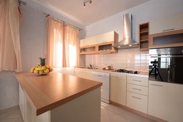 House | Private kitchen | Fridge, oven, stovetop, dishwasher - House Gold Point (Opatija)