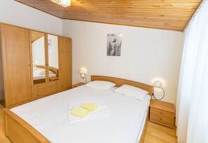 3 bedrooms, iron/ironing board, free WiFi