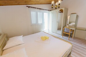 3 bedrooms, iron/ironing board, free WiFi