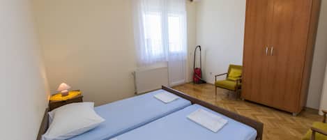 Free WiFi, bed sheets