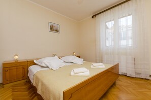 Free WiFi, bed sheets