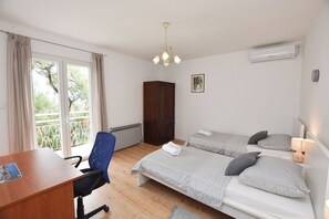 Free WiFi, bed sheets
