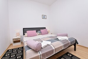 Free WiFi, bed sheets