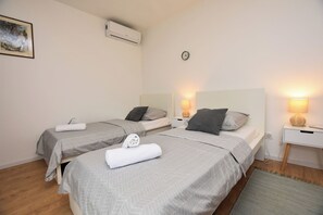 Free WiFi, bed sheets