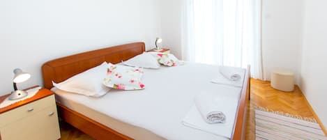 Free WiFi, bed sheets