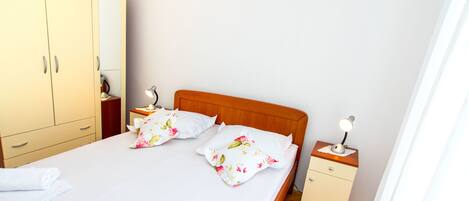 Free WiFi, bed sheets