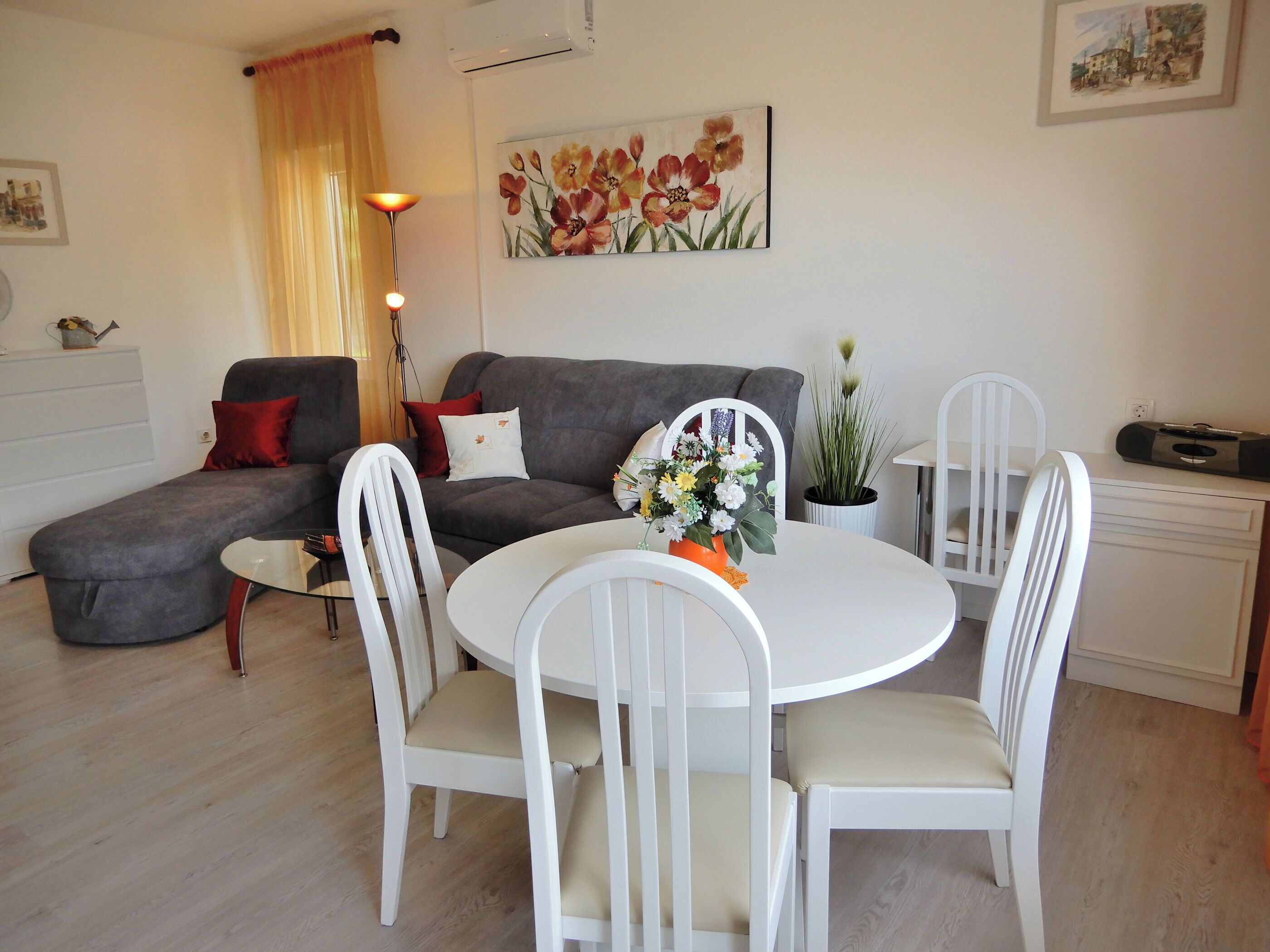 Apartment (A1) | Dining
