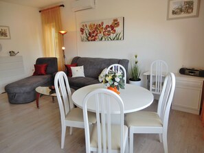 Dining - Apartment Ketty (Moscenicka Draga)