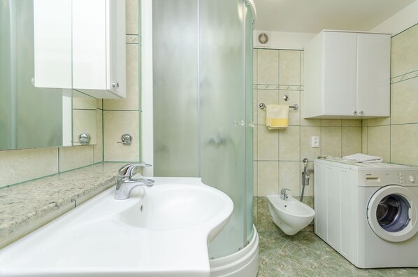 Bathroom | Shower, free toiletries, hair dryer