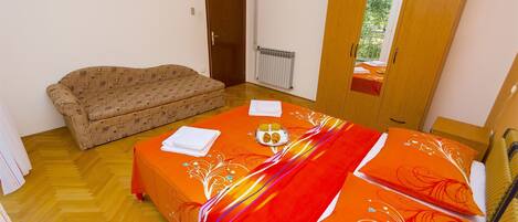 SystĂšme dâinsonorisation, fer et planche Ă repasser