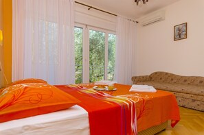 Soundproofing, iron/ironing board, free WiFi, bed sheets