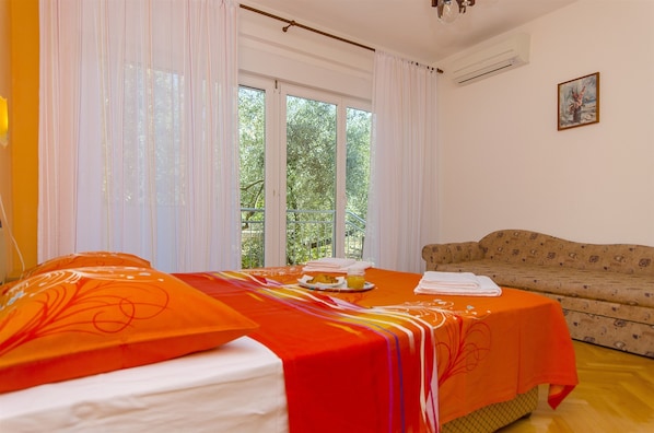 Soundproofing, iron/ironing board, free WiFi, bed sheets