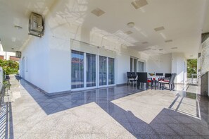 Balcony - Apartments Maslina (Okrug)