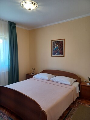 Free WiFi, bed sheets