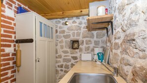 Private kitchen - House Cottage (Lokva Rogoznica)