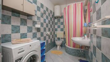 Bathroom | Shower