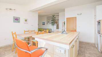 Apartemen (A3) | Tempat makan