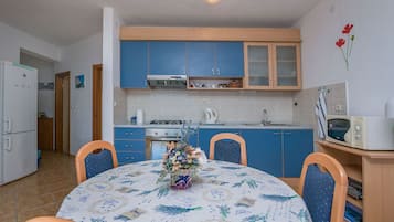 Cozinha privada | Geladeira, micro-ondas, fogão, cooktop