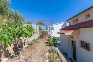 Exterior detail - Apartments Dragana (Krk)