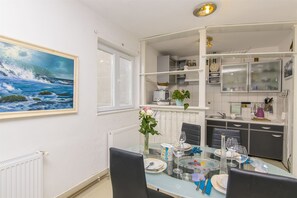 Apartment (A3) | Private kitchen | Fridge, microwave, oven, stovetop