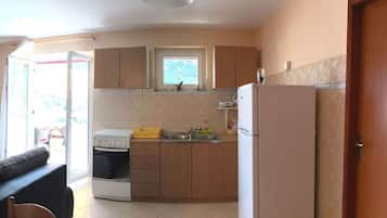 Dapur pribadi | Lemari es, microwave, oven, dan kompor