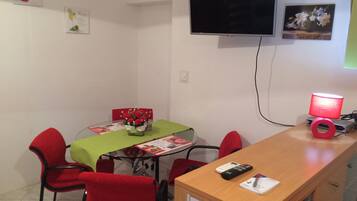 Cuisine privée | Réfrigérateur, micro-ondes, four, plaque de cuisson