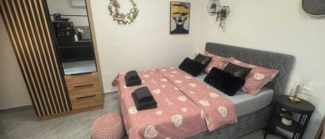 Studio (A4) | 4 bedrooms, free WiFi