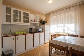 Privat køkken | Køleskab, mikrobølgeovn, kogeplade, espressomaskine