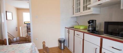 専用キッチン | 冷蔵庫、電子レンジ、コンロ、コーヒー / ティーメーカー