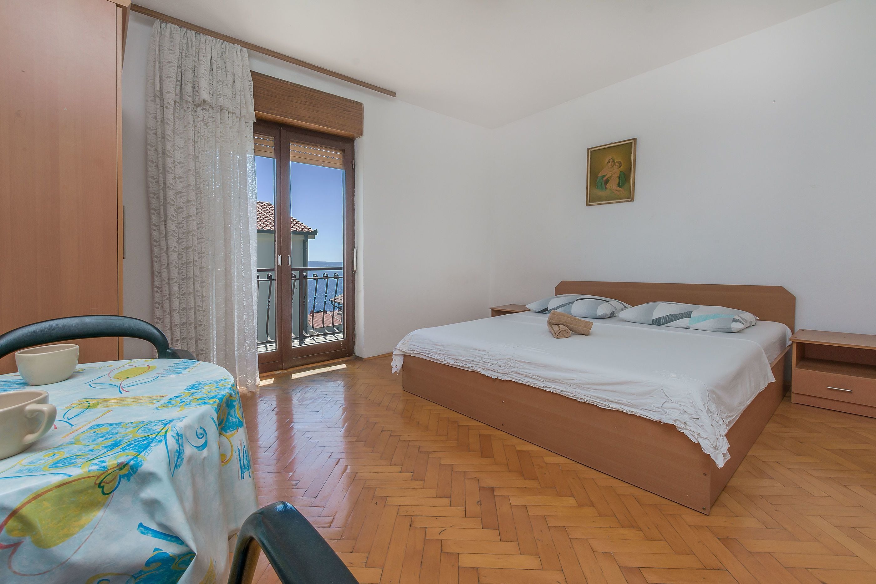 واي فاي مجانًا وملاءات أسرّة