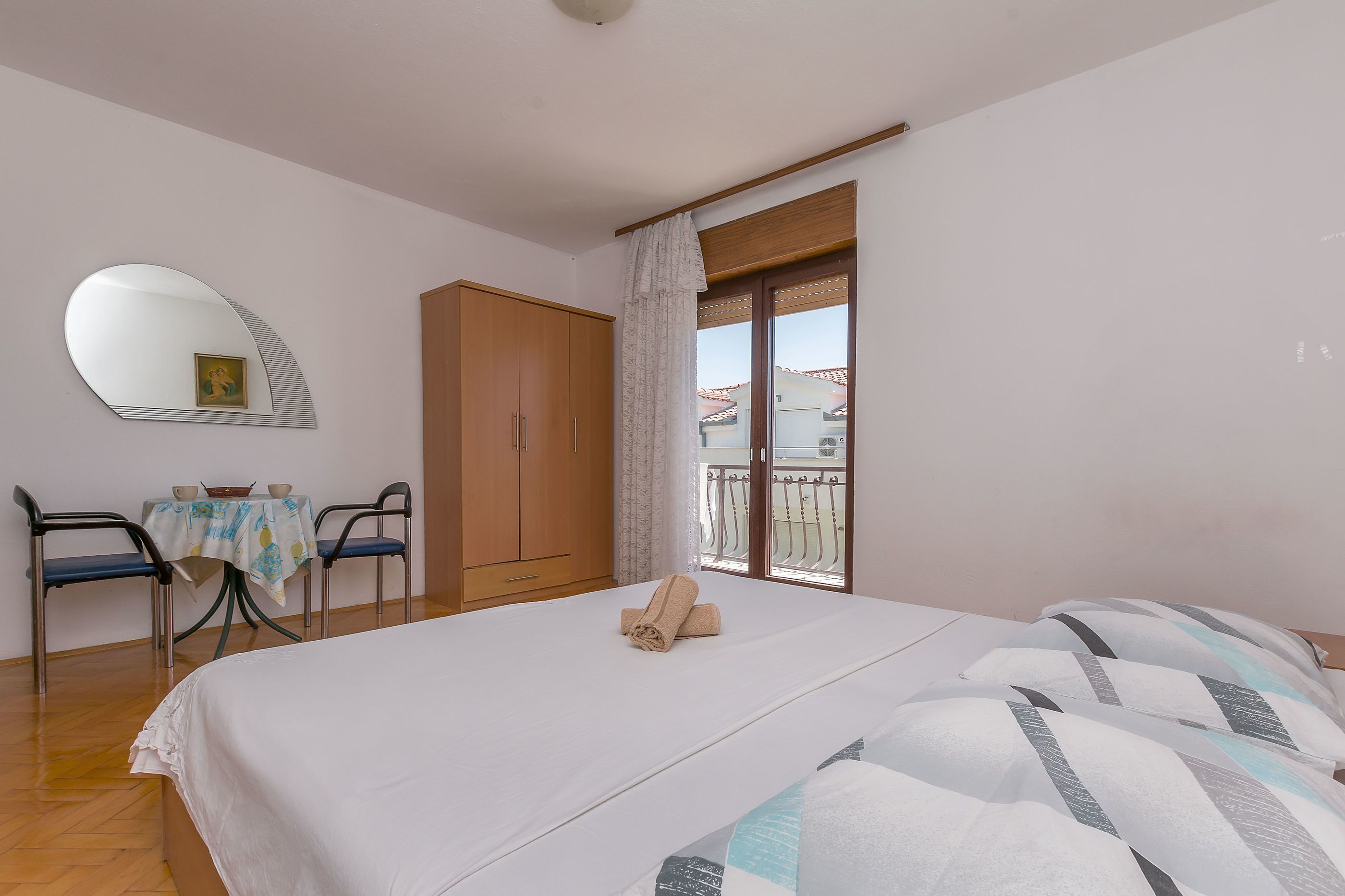 واي فاي مجانًا وملاءات أسرّة