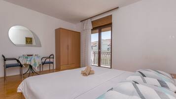 Studio (A1) | Free WiFi, bed sheets
