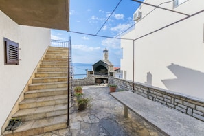 BBQ/picnic Area - Apartments Mario (Omis)