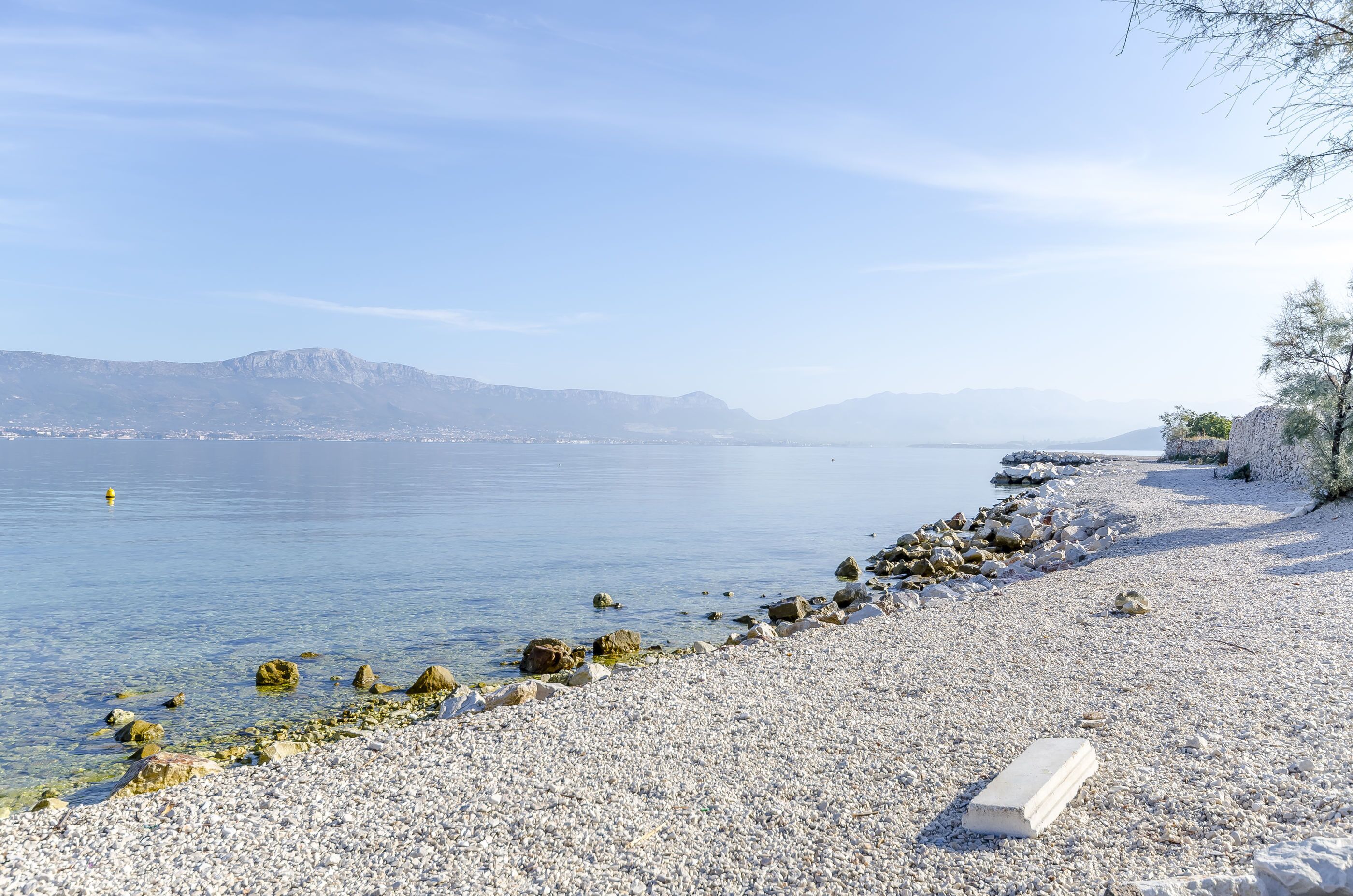 بالقرب من الشاطئ