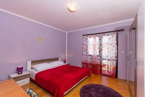 Appartement (A1) | Fer et planche à repasser, accès au Wi-Fi (inclus), literie fournie