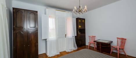 Fer et planche Ă repasser, accĂšs au Wi-Fi (inclus)