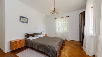 Iron/ironing board, free WiFi