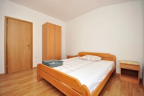 Free WiFi, bed sheets - Apartments Renato (Novalja)