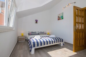 Free WiFi, bed sheets